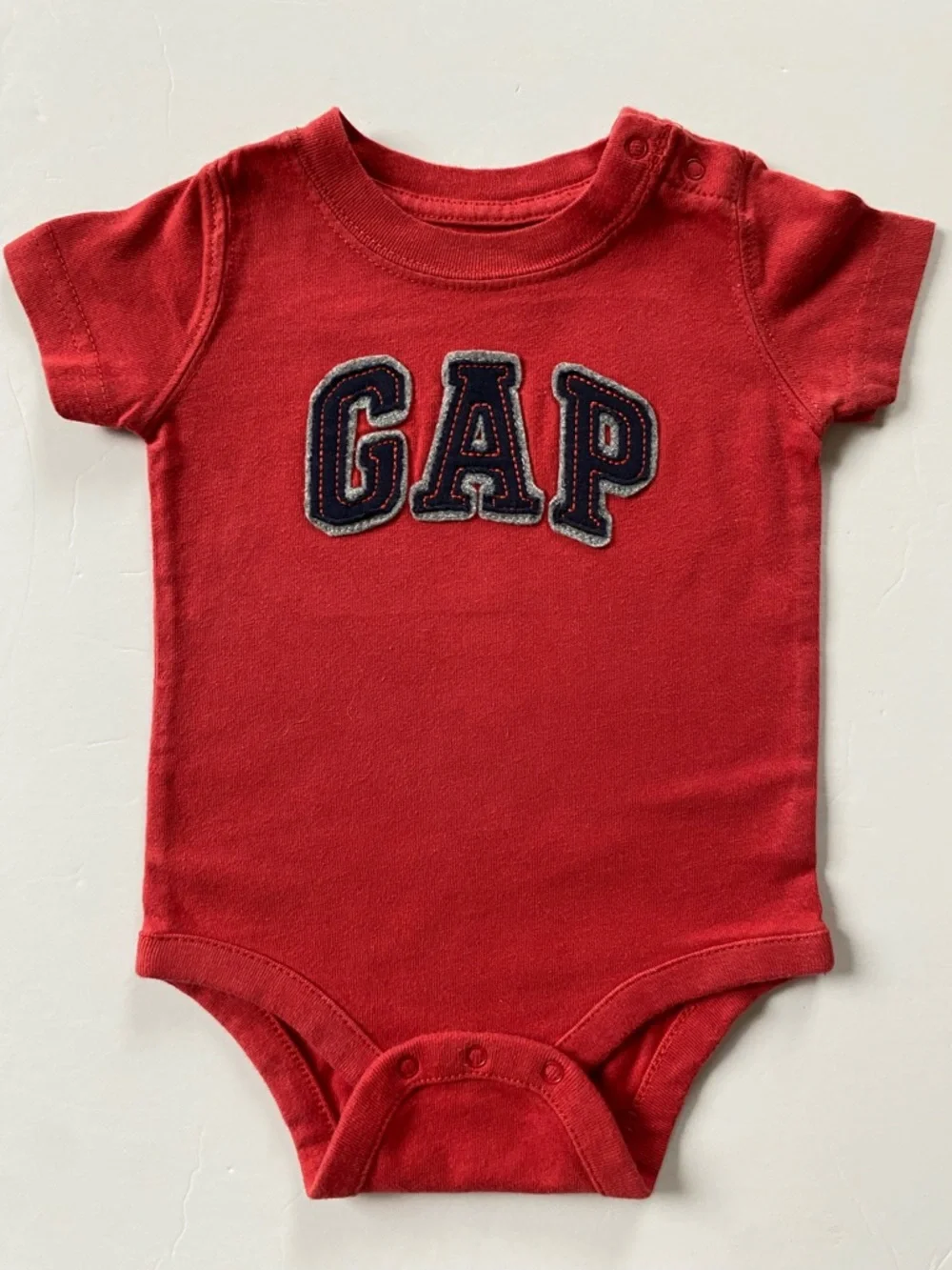 Baby GAP Logo One Piece T- Shirt Size 3 6 Months Red Spellout Red Cotton Snap